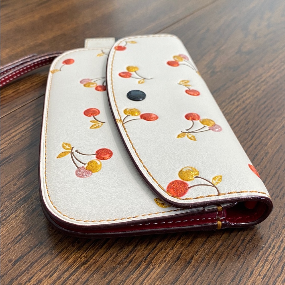 Coach cherry print clutch - Picture 4 of 11